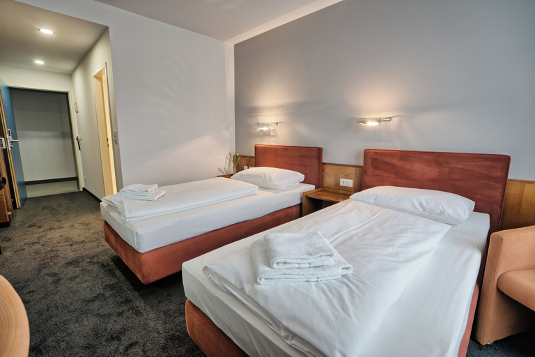 Bedroom 3, Hotel4you, Erding