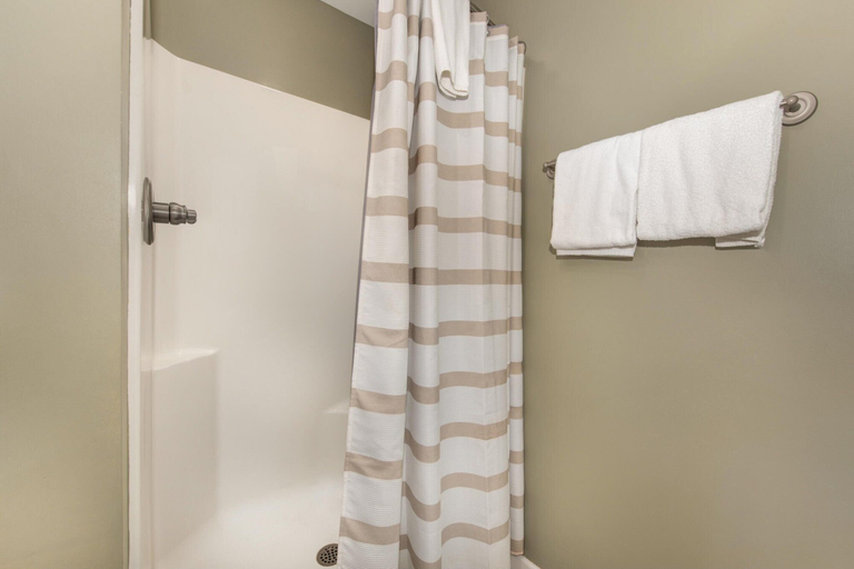 Bathroom 4, Still Waters, Sevier