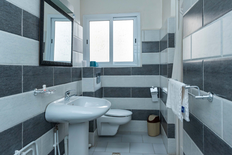 Bathroom 5, Hôtel Suisse, Bouzareah
