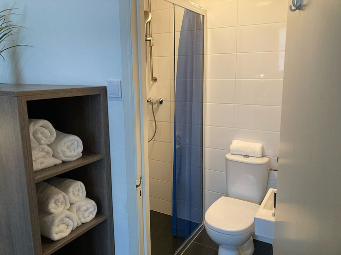 Bathroom 3, Hotel Poseidon Scheveningen, The Hague