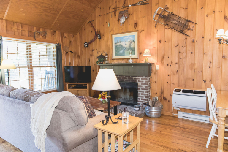 Others 5, Bayberry Cottage, Rockbridge