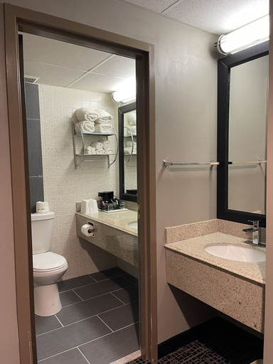 Bathroom 4, Wingate by Wyndham Lake George, Warren