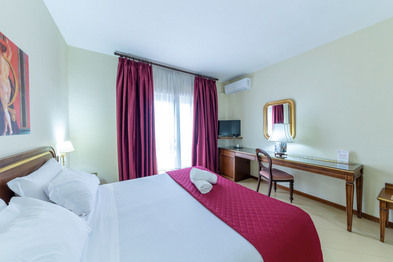 Bedroom 2, Hotel Sakura, Sure Hotel Collection by Best Western, Napoli
