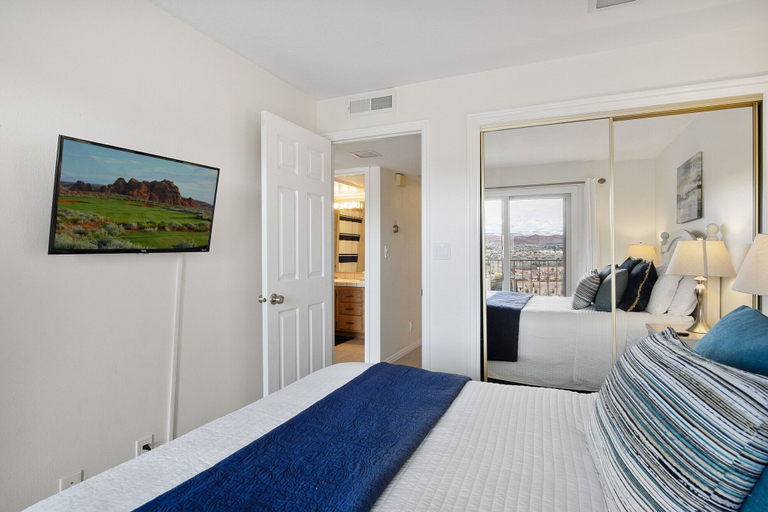 Bedroom 3, Byron's Overlook, Washington