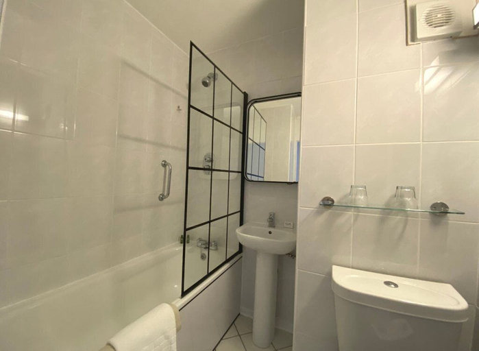 Bathroom 4, The Normandy Hotel, Renfrewshire