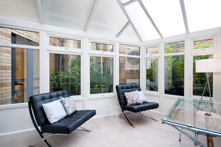 Others 3, Stunning 2 Bed-hosted by Sweetstay, London