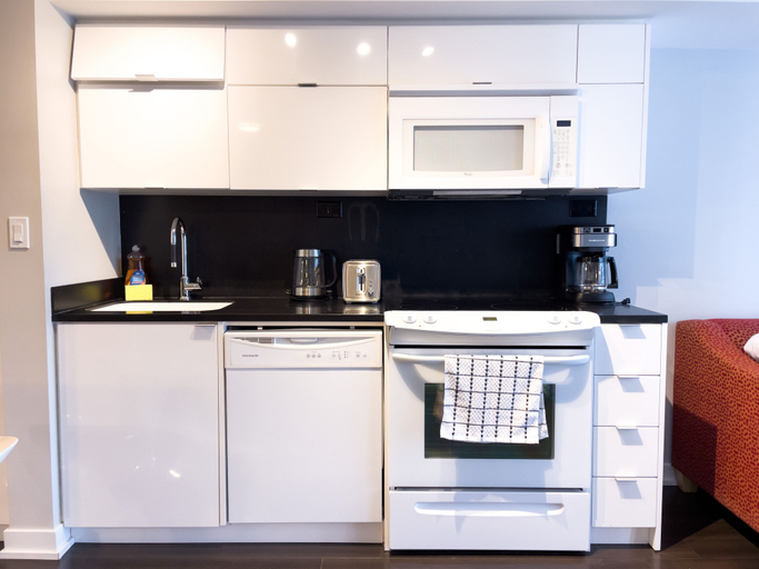 Others 5, Harbourfront 2 Bed Suites, Toronto
