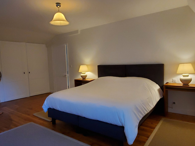 Bedroom 2, Logis des Tourelles Appartement, Charente