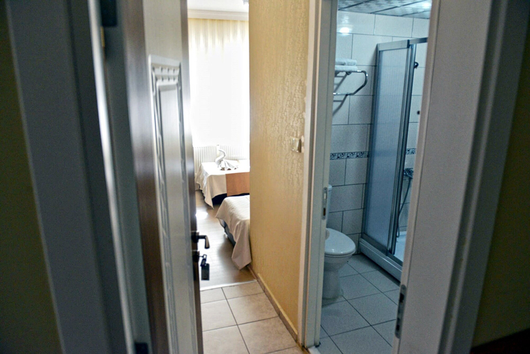 Bathroom 5, Doyuranlar Ata Hotel, Eceabat