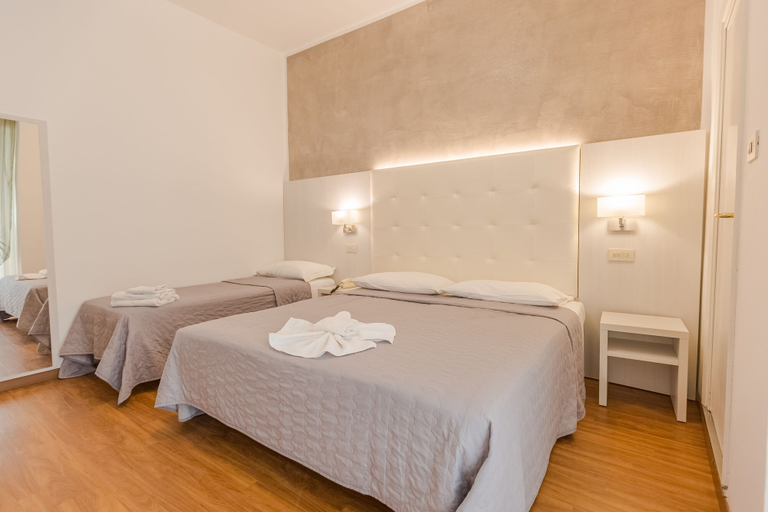 Bedroom 4, Hotel Bremen, Rimini