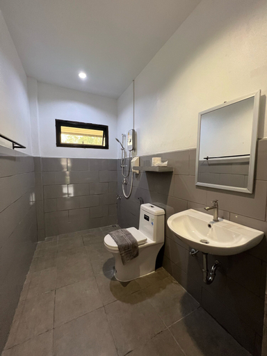 Bathroom 4, Baan Khue Wieng Resort, Mae Sariang
