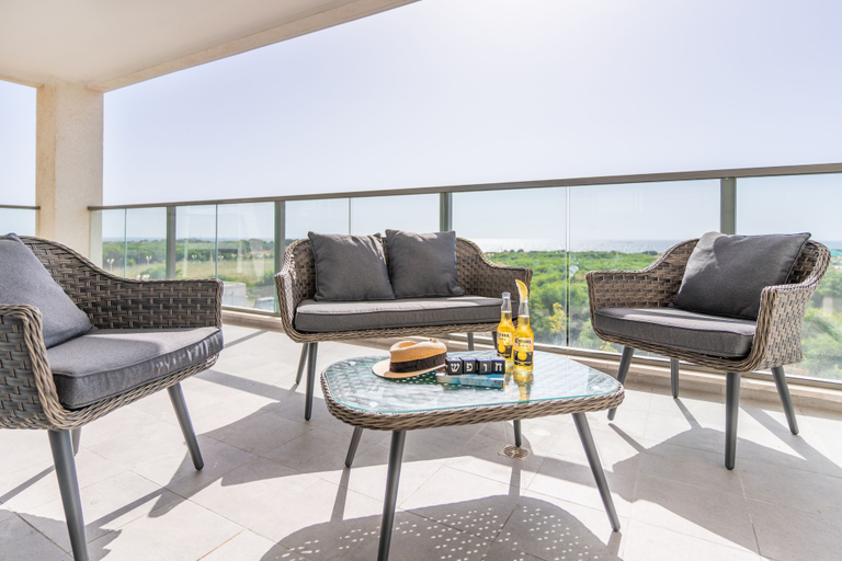 Others 5, Sunlit Balcony & Coastal Charm by Sea N' Rent