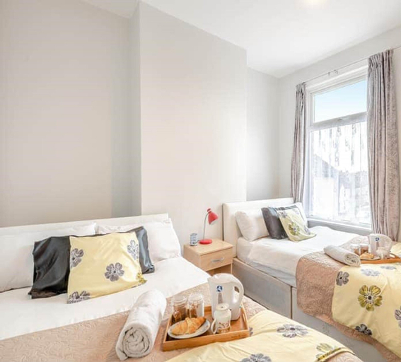 Bedroom 2, Travellers' Choice, Essex