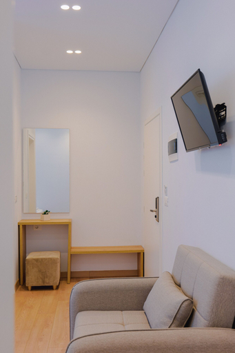 Others 5, Otto Hotel, Sarandës