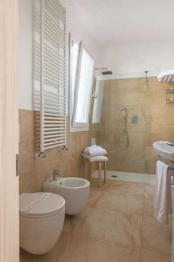 Bathroom 5, Hotel Excelsior, Venezia