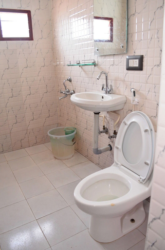 Bathroom 4, Hill Heaven, Dindigul