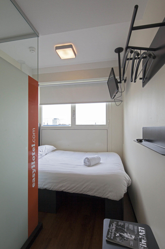 Bedroom 4, easyHotel The Hague City Centre, The Hague