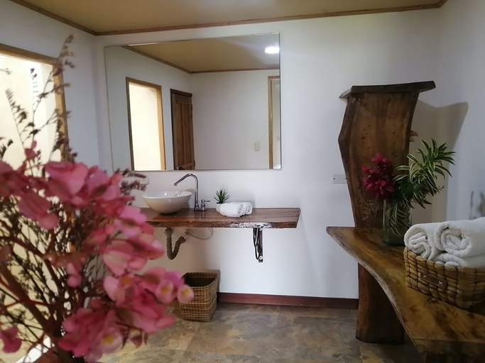 Bathroom 5, MuchoSur Quimbaya, Quimbaya