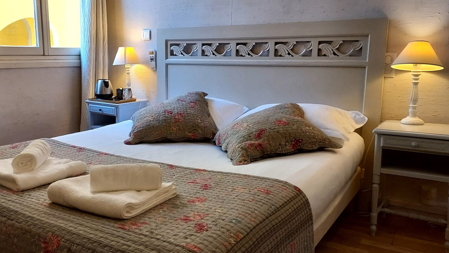 Bedroom 3, Hôtel de l'Amphithéâtre, Gard