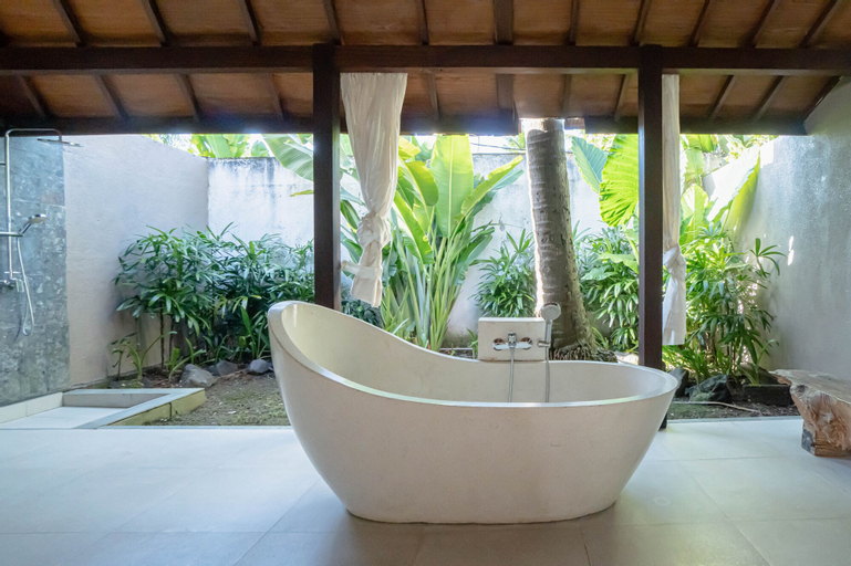 Bathroom 11
