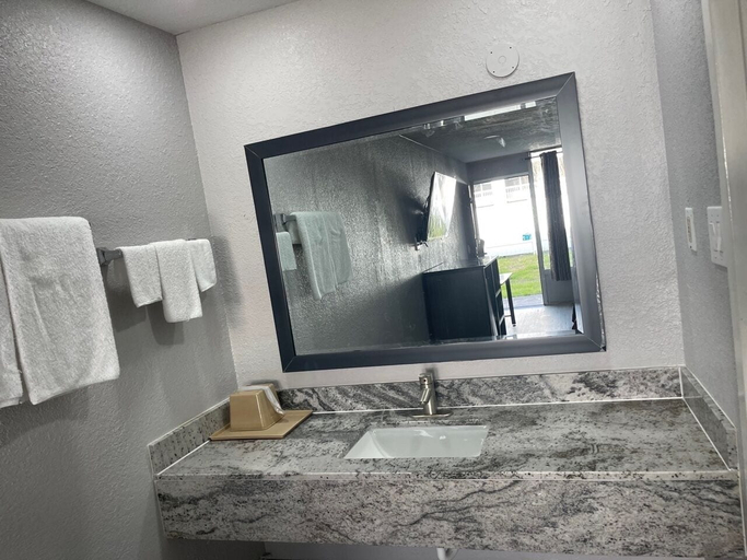 Bathroom 4, Motel Savanah, Chatham