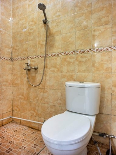 Bathroom, OYO 92286 Wisma Permata Makassar, Makassar