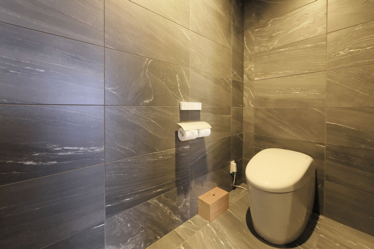 Bathroom 12