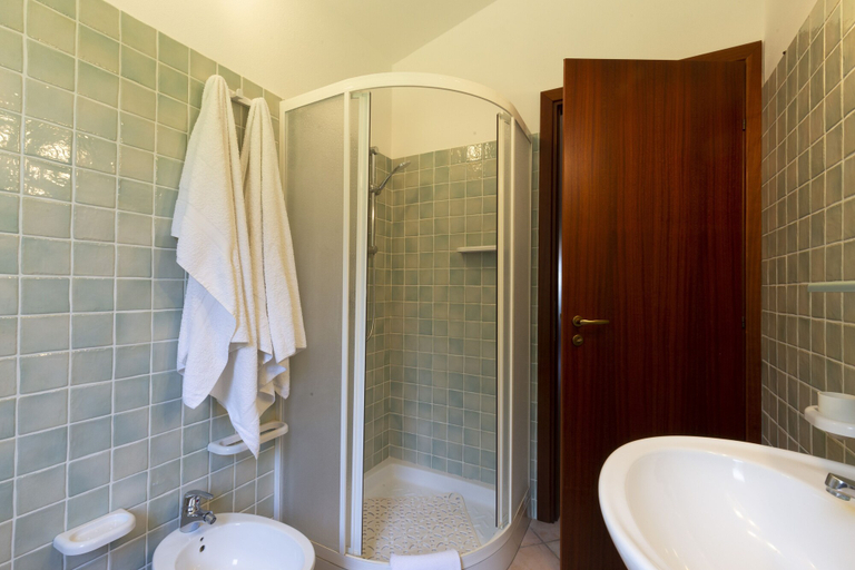 Bathroom 4, Ville Pini e Aurelia, Vibo Valentia