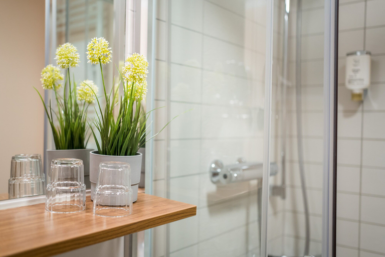 Bathroom 4, Point Hotel Apartments & Rooms, Dresden