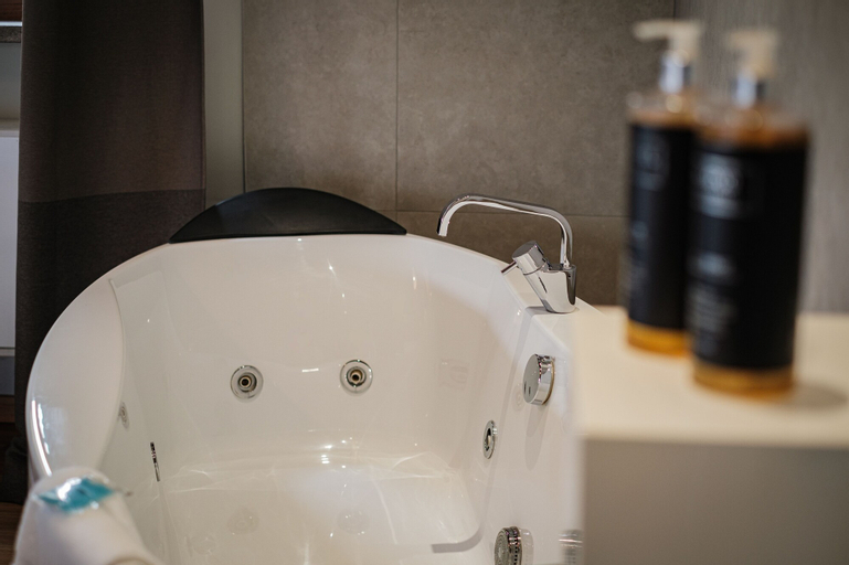 Bathroom 7