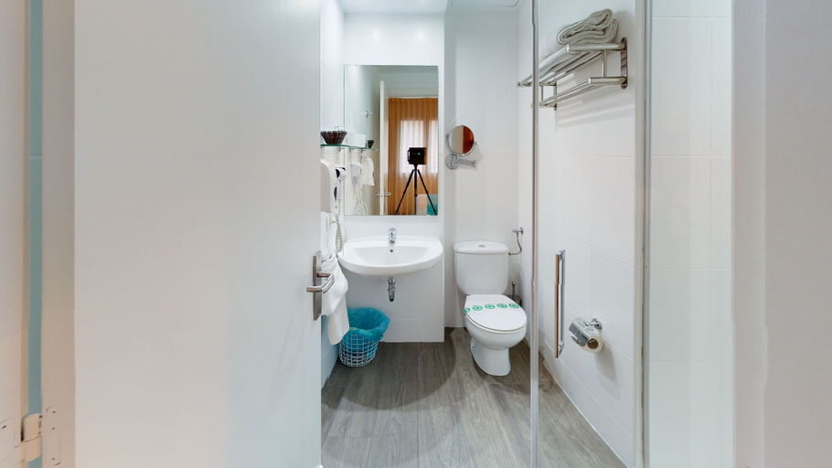 Bathroom 3, Bella Dolores, Girona