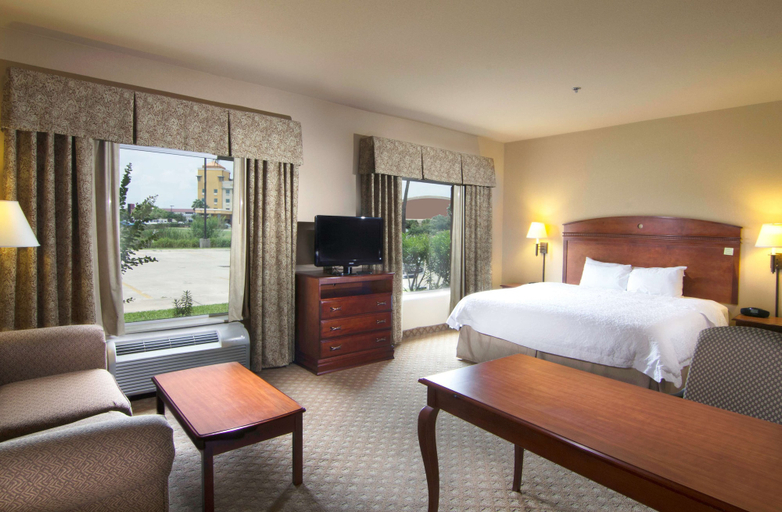 Bedroom 3, Hampton Inn & Suites Brownsville, Cameron