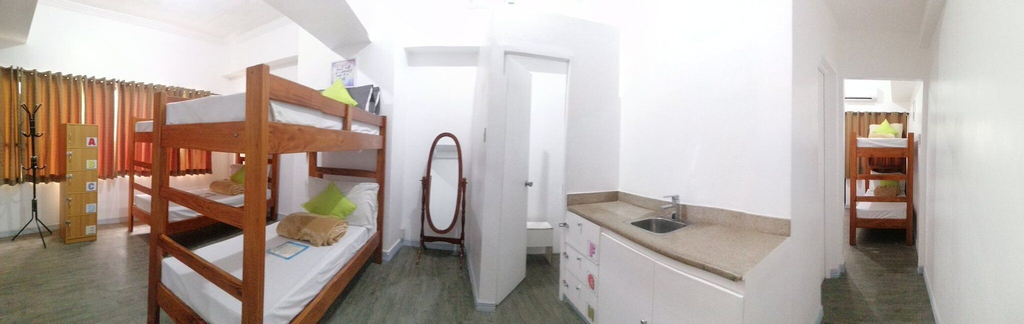 V - Rooms Hostel - Adults Only, Makati City