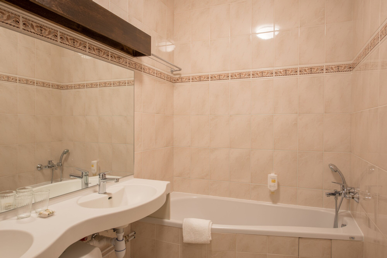 Bathroom 9
