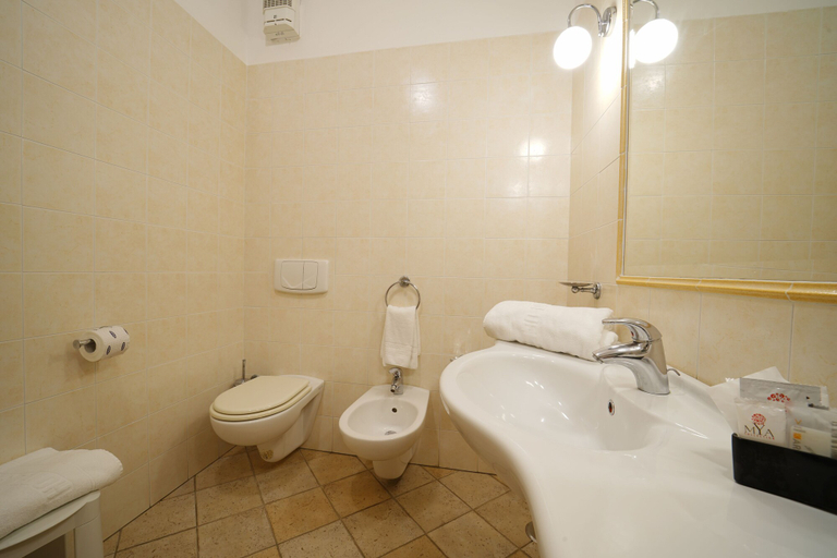 Bathroom 5, Hotel Scoglio del Leone, Vibo Valentia