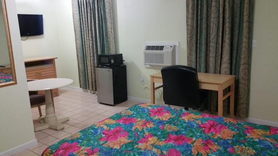 Bedroom 3, Travelers Inn Clearwater, Pinellas