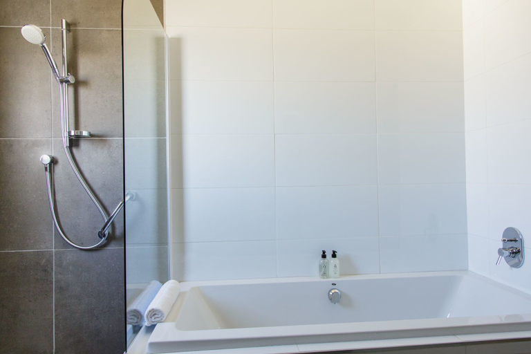 Bathroom 5, Queens Hotel, Eden