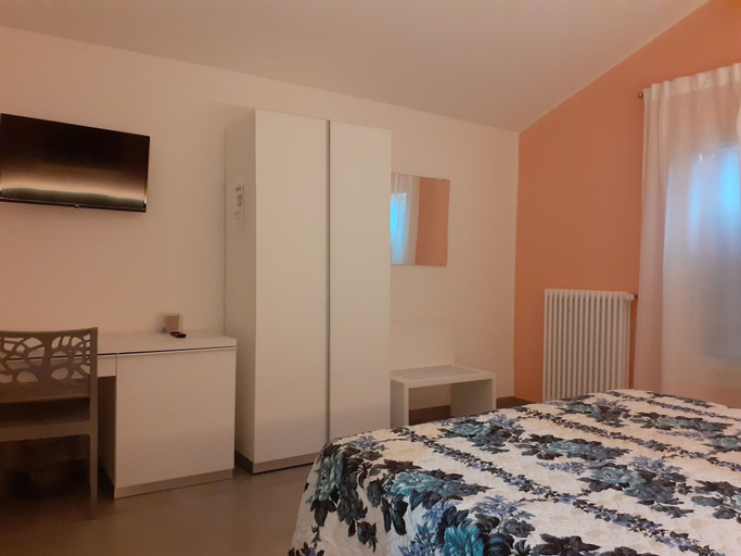Bedroom 4, Royal Room & Breakfast, Modena