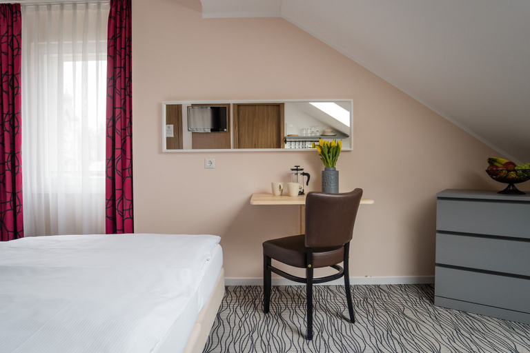 Bedroom 2, Point Hotel Apartments & Rooms, Dresden