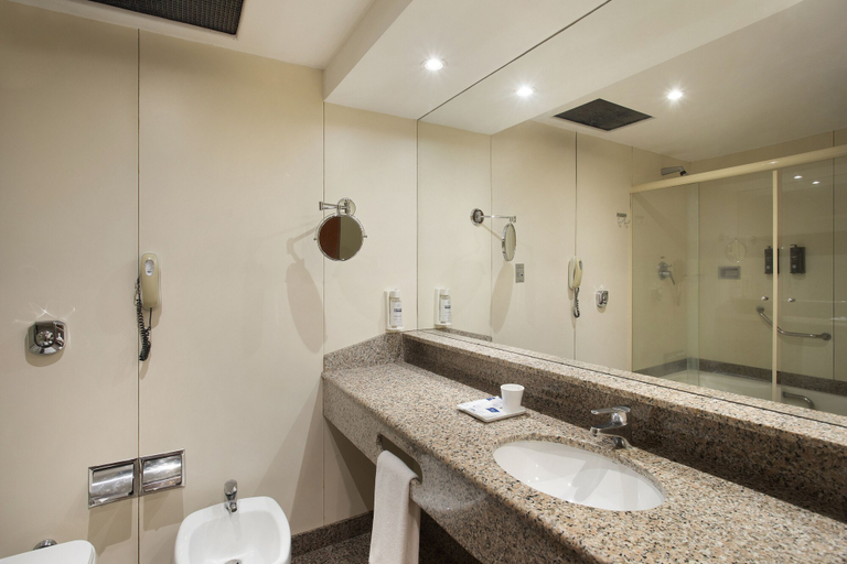 Bathroom 5, Windsor Plaza Copacabana, Rio de Janeiro