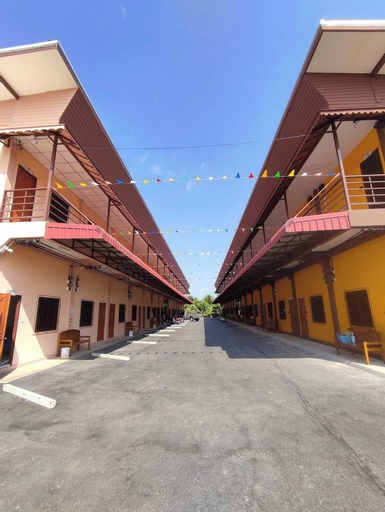 Exterior & Views 25