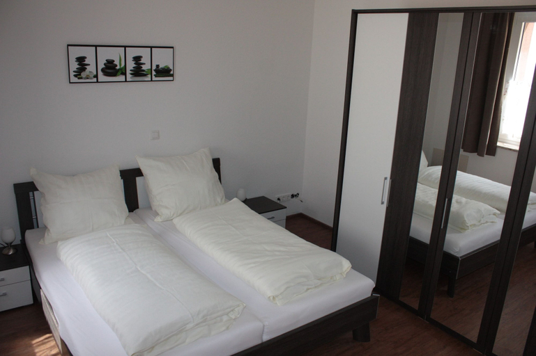 Bedroom 4, Thai Tawan Apartments, Emmendingen