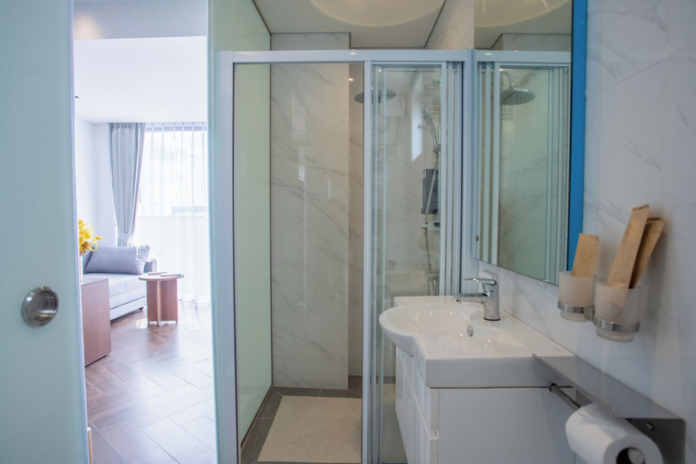 Bathroom 4, Riverside Hotel, Vientiane