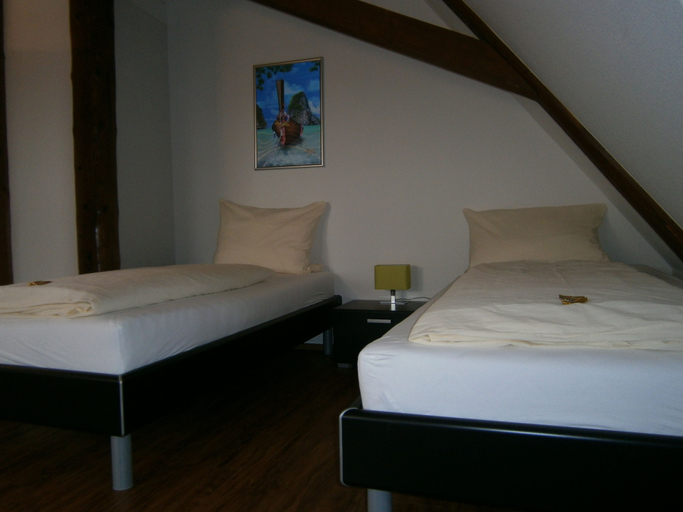 Bedroom 2, Thai Tawan Apartments, Emmendingen