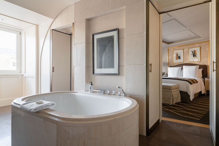 Bathroom 5, Four Seasons Hotel des Bergues Geneva, Genève