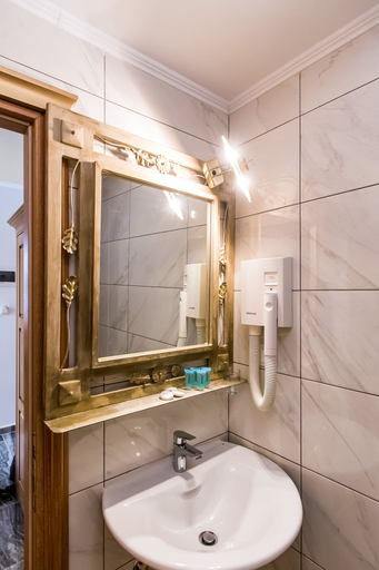 Bathroom 5, Greek Pride Seafront Hotel, Central Macedonia