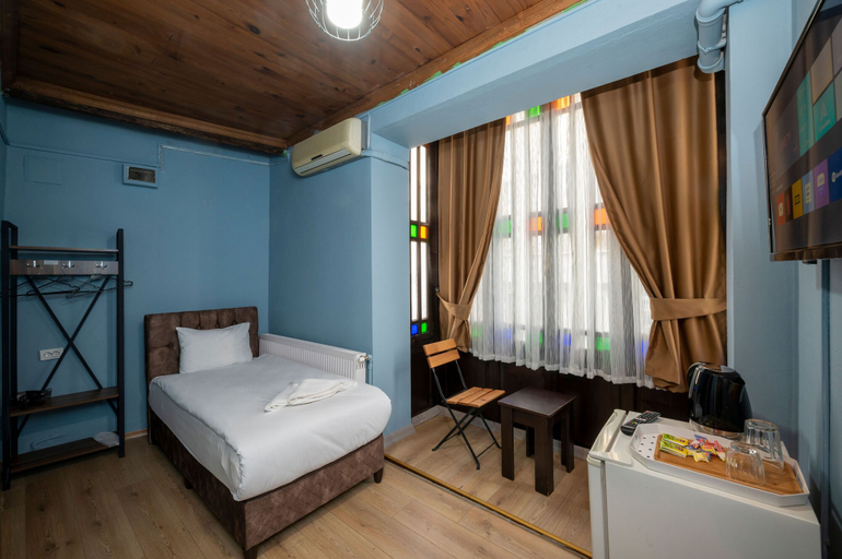 Bedroom 4, Taksim Antique Hotel, Beyoğlu