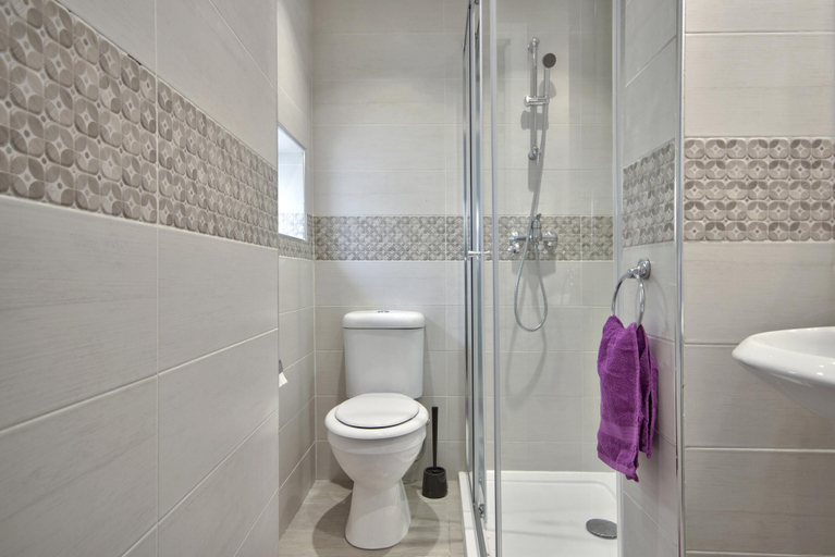Bathroom 4, Borgo Suites - Self Catering Apartments - Valletta - by Tritoni Hotels