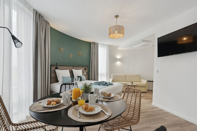 Others 5, All Suites Appart Hôtel | Noisy-le-Grand, Seine-Saint-Denis
