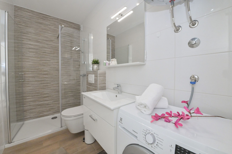 Bathroom 4, Funtastic C Apartment with Pool and Terrace, Novalja